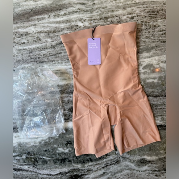 Honeylove Other - NWT HoneyLove Bodysuit Shapewear Medium